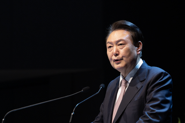 윤석열 대통령이 25일 경기도 수원시 영통구 원천침례교회에서 열린 '3·1운동 105주년 기념예배'에 참석해 인사말을 하고 있다. 대통령실 제공